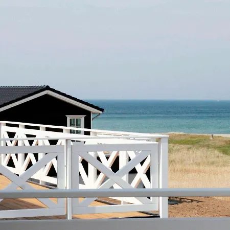 度假居 Four-bedroom Holiday In *